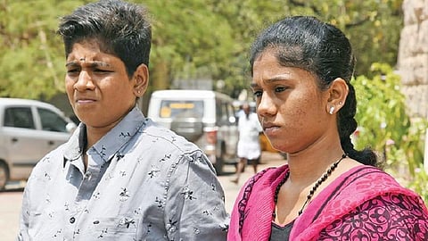 ஆணாக மாறியவர் பெண் நண்பரை திருமணம் செய்ய விருப்பம்: பாதுகாப்பு கேட்டு மதுரை மாவட்ட ஆட்சியரிடம் மனு 
