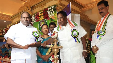 விழாவில் அமைச்சர் கந்தசாமி (இடது), முதல்வர் நாராயணசாமி.