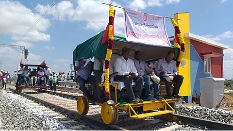கடம்பூர் - வாஞ்சி மணியாச்சி இடையே இரண்டாவது ரயில் தண்டவாள பாதையில் பாதுகாப்பு ஆணையர் ஆய்வு: நாளை வெள்ளோட்டம் நடக்கிறது