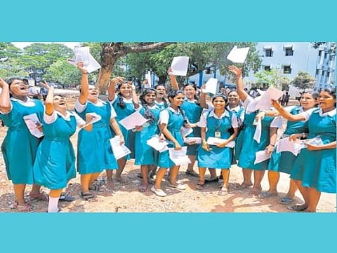 மாணவர்கள், பெற்றோர்களுக்கு உளவியல் சார்ந்த ஆலோசனைகள்: ஆசிரியர்களுக்கு பள்ளிக்கல்வித்துறை 6 வழிகாட்டுதல்கள் 