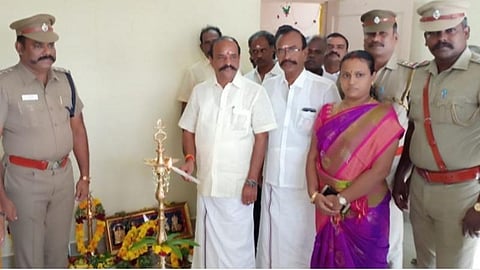 1996-ல் இருந்து ரஜினி ரசிகர் மன்றத்தினரை மட்டும்தான் சந்திக்கிறார்; மக்களை சந்திக்கவே இல்லை: அமைச்சர் கடம்பூர் ராஜூ கிண்டல்