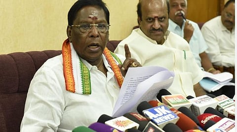 நான் இளைய அரசியல்வாதிதான்; மூத்த அரசியல்வாதியல்ல - நாராயணசாமி
