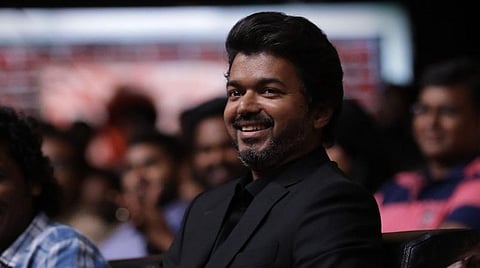 வருமான வரித்துறை சோதனை நடந்தாலும் நிம்மதியாகத் தான் இருக்கிறேன்: விஜய்