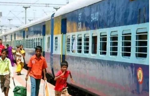 கரோனா அச்சம்: பயணிகள் வரத்து குறைவு; ரயில்கள் ரத்து - தென்னக ரயில்வே அறிவிப்பு