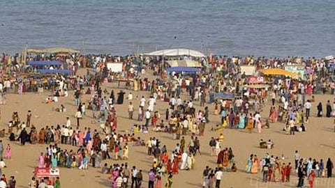 மெரினா, எலியட்ஸ் உள்ளிட்ட கடற்கரைகள் பிற்பகல் 3 மணி முதல் மூடல்; அடுத்த அறிவிப்பு வரும் வரை பொதுமக்களுக்கு அனுமதியில்லை: சென்னை மாநகராட்சி