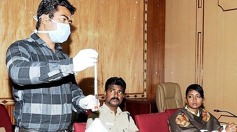வீட்டிலேயே கிருமி நாசினி செய்ய யோசனை.