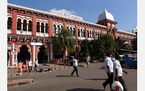 சென்னை சென்ட்ரல், எழும்பூர் உள்ளிட்ட முக்கிய ரயில் நிலையங்களில் தேவையற்ற நுழைவாயில்கள் மூடல்