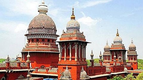 கரோனா பாதிப்பு முடியும் வரை தமிழகத்தில் ஆக்கிரமிப்புகளை அகற்ற வேண்டாம்: அரசுக்கு உயர் நீதிமன்றம் உத்தரவு