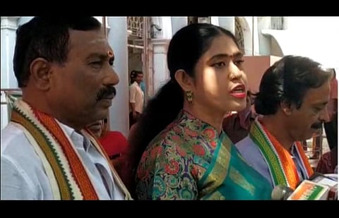 கரோனா வைரஸ் சட்டப்பேரவை உறுப்பினர்கள், முதல்வர் என்று பார்க்காது: ஏன் இந்த பிடிவாதம்?- விஜயதாரணி கேள்வி