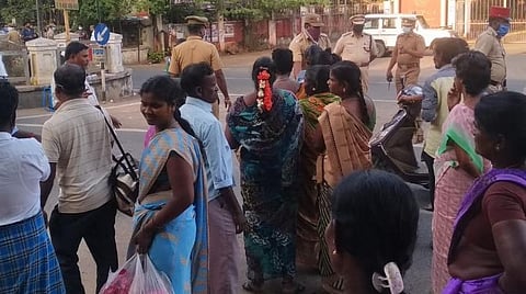 ஊரடங்கை பின்பற்றாத மக்கள்