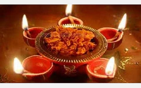 யுகாதி பிறப்பில் வாசலில் விளக்கு; உலக நன்மைக்கு பிரார்த்தனை