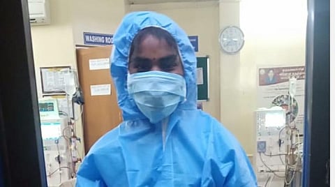 வீட்டில் முடங்கிக் கிடக்கும் தையல் கலைஞர்கள்: முகக் கவசம் தயாரிப்புக்குப் பயன்படுத்திய திறன் மேம்பாட்டு மையப் பயிற்சியாளர்