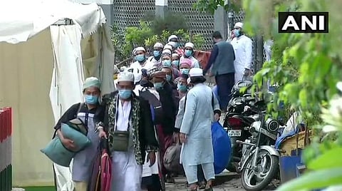 டெல்லி நிஜாமுதீன்: 1000 பேரும் வெளியேற்றம்; கரோனா சிகிச்சைக்காக அனுமதி