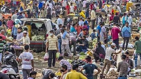 சமூக இடைவெளியைக் கடைபிடிக்காத 35 கடைகளுக்கு சீல்: மதுரை மாநகராட்சி அதிரடி நடவடிக்கை 