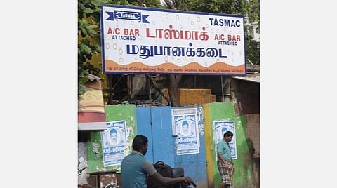 திருச்சியில் 2 டாஸ்மாக் கடைகளில் ரூ.1.23 லட்சம் மதிப்புள்ள மது திருட்டு