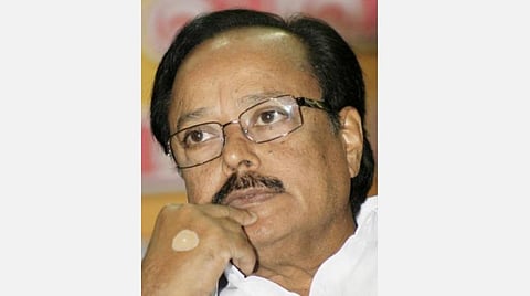 சக மனிதர்களின் உயிர்தான் முக்கியம்: கரோனா சிகிச்சைக்கு கல்லூரியை ஒதுக்கிய பொங்கலூர் பழனிசாமி