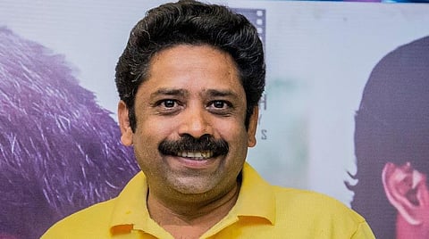 கரோனா விழிப்புணர்வு பாடல் எழுதியுள்ள இயக்குநர் சீனு ராமசாமி
