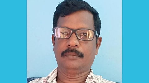 கரோனா சேவையாளர்கள் இருக்கும் இடத்துக்கே சென்று இலவச பஞ்சர் ஒட்டல்: நெகிழவைக்கும் டூவீலர் மெக்கானிக்