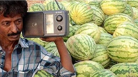 தூத்துக்குடி அகில இந்திய வானொலி நிலைய நிகழ்ச்சிகள் நிறுத்தம்: கடலோர மாவட்ட நேயர்கள் ஏமாற்றம்