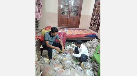 250 ஏழைக் குடும்பங்களுக்கு அத்தியாவசியப் பொருட்களை வழங்கினார்: ஜார்கண்ட் மாநில இந்திய கிரிக்கெட் வீரர் ஷாபாஸ் நதீமின் சமூக சேவை