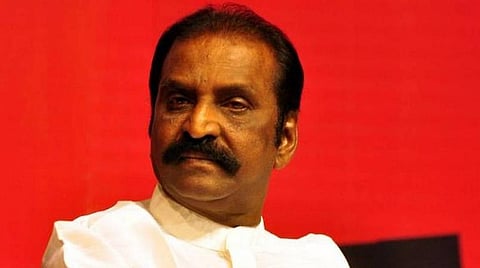 கொரில்லா யுத்தம் செய்கிறது கரோனா: வைரமுத்து கவிதை