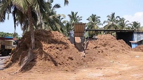 குமரியில் கரோனாவால் தென்னை சார்பு தொழில்கள் அடியோடு முடக்கம்: 5 லட்சம் விவசாயிகள், தொழிலாளர்கள் வாழ்வாதாரம் இழப்பு