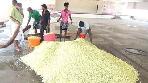 கரோனா ஊரடங்கு இருந்தபோதும் வெளிநாட்டுக்குப் பறக்கும் மதுரை மல்லி: மதுரை ஆட்சியர் உத்தரவால் காப்பாற்றப்பட்ட 1,500 விவசாயிகள்