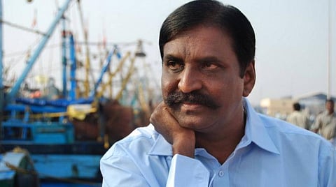 கரோனா நோயாளிகளுக்கு சிகிச்சை: திருமண மண்டபத்தை ஒப்படைக்கும் வைரமுத்து