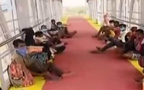 ஒடிசாவில் முகாம்களில் தங்கவைக்கப்பட்டுள்ள புலம்பெயர்ந்த தொழிலாளர்கள்.