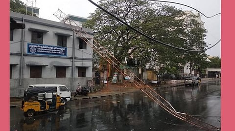 சென்னையின் பல்வேறு இடங்களில் மழை: மொட்டை மாடியில் குவிந்த பொதுமக்கள் 
