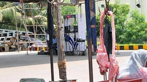 வாட்ஸ்அப் குழு உருவாக்கி வாடிக்கையாளர் வீடு தேடிச் சென்று இறைச்சி விற்பனை செய்ய உத்தரவு