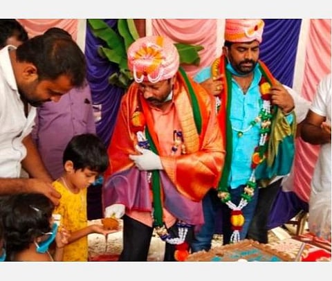 கரோனா வைரஸ் லாக் டவுன்: பிறந்த தினத்தை விருந்தாளிகளைக் கூட்டி தடபுடலாகக் கொண்டாடிய கர்நாடாகா பாஜக தலைவர்