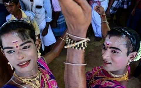 பட்டினிச் சாவில் இருந்து எங்களைப் பாதுகாக்க வேண்டும்: நாட்டுப்புற கிராமியக் கலைஞர்கள் வேண்டுகோள்