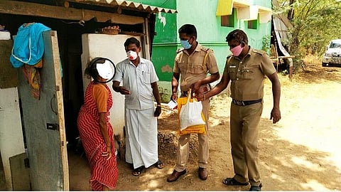200 ஏழை, எளியோருக்கு ஒரு நாள் ஊதியத்தில் அத்தியாவசியப் பொருட்கள்: விருதுநகர் காவல்துறையின் கருணை முகம்