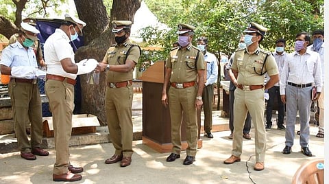 கரோனா தொற்று: சென்னை போக்குவரத்து போலீஸாருக்கு நவீன முகப் பாதுகாப்புக் கவசம்