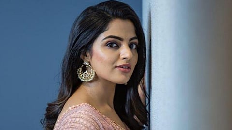 கரோனா கால் சென்டரில் பணிபுரியும் நிகிலா விமல்