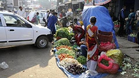 சாலையோர வியாபாரிகளுக்கு ரூ.1,000 கரோனா உதவித்தொகை: வங்கிக் கணக்கில் செலுத்தும் மதுரை மாநகராட்சி 