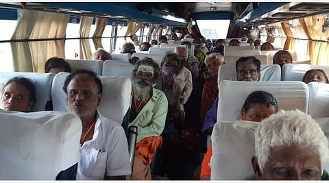 வாரணாசியில் கிளம்பிய 127 தமிழர்கள் சென்னை வரத் தாமதம்: தெலங்கானாவில் தடை