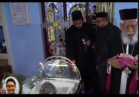 பத்தினம்திட்டாவில் உள்ள தேவாலயத்தில் நடந்த இறுதிச்சடங்கு காட்சிகள்: படம் உதவி | யூடியூப்.