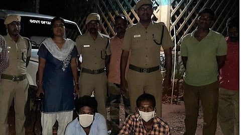 ஊரடங்கை பயன்படுத்தி குமரி வனப்பகுதிகளில் விலங்குகளை வேட்டையாடும் கும்பல்: காட்டுப்பன்றியை சமைத்தவர்கள் வேட்டை நாய்களுடன் கைது- வனத்துறையினர் நடவடிக்கை