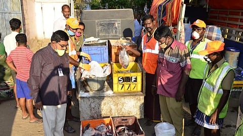 தடையை மீறி கடைகள் திறப்பு: மதுரையில் 385 கிலோ மட்டன், 225 கிலோ மீன்கள் பறிமுதல்   