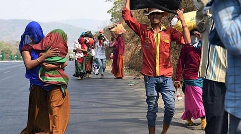 ஊரடங்கு தளர்த்தப்பட்டாலும் புலம்பெயர்ந்த தொழிலாளர்கள் வெளிமாநிலம் செல்ல தடை