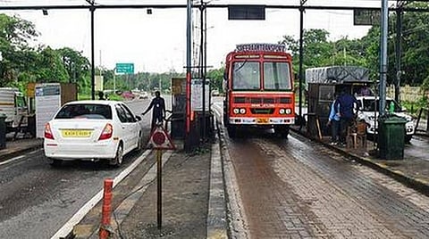 4 லட்சம் லாரிகளுக்கு ரூ.1,000 கோடி பராமரிப்புச் செலவு உள்ளதால் 6 மாதங்களுக்கு சுங்க கட்டணம் வசூலிக்கக் கூடாது- லாரி உரிமையாளர்கள் அரசுக்கு வேண்டுகோள்