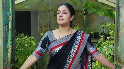 கடந்த 10-15 ஆண்டுகளில் தமிழ் சினிமாவில் நான் பார்த்த நல்ல காதல் படம்: ஜோதிகா பாராட்டும் இயக்குநரின் பதிலும்
