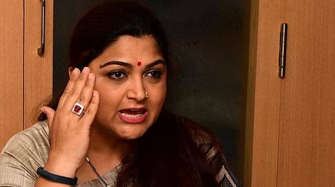 இதுபோன்ற சமூகத்தில் வாழ்கிறோம் என்பதற்கு வெட்கப்பட வேண்டும்: குஷ்பு காட்டம்