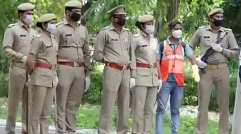 கரோனா விழிப்புணர்வு: உ.பி. போலீஸாரே நடித்து வெளியிட்ட ஆவணப்படம் 