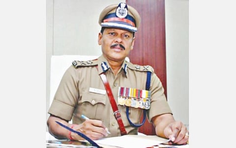 மேற்கு மண்டல மாவட்டங்களில் அத்தியாவசியப் பொருட்கள் தடையின்றி செல்வதை கண்காணிக்க அதிகாரிகள் நியமனம்