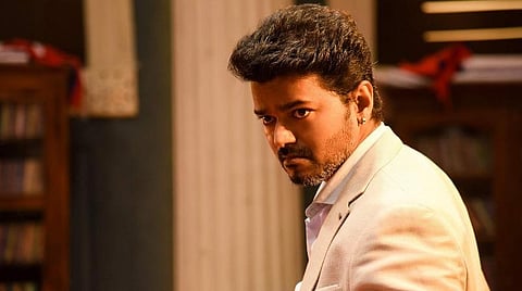 கரோனா ஊரடங்கு: கஷ்டப்படும் ரசிகர்களுக்கு வங்கிக் கணக்கில் பணம்; விஜய் ஏற்பாடு