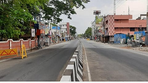 சிறப்பு ஊரடங்கில் வெறிச்சோடிக் கிடக்கும் விழுப்புரம் நேரு சாலை.