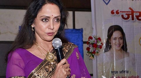 சமூக விலகலைத் தீவிரமாகப் பின்பற்றுங்கள்: நடிகை ஹேமமாலினி அறிவுறுத்தல்